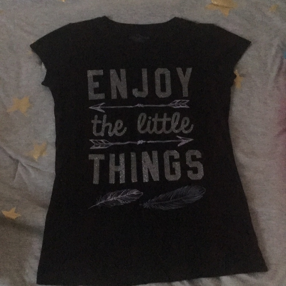 I am selling this shirt .
